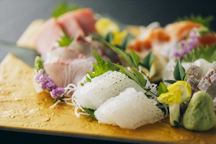 熊本の海の台所、天草から直送される新鮮な活魚や鮮魚を使ったお刺し身盛り合わせ